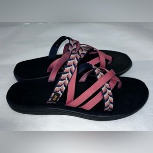 Like New TEVA Black and Coral Sandals Women’s Size 10